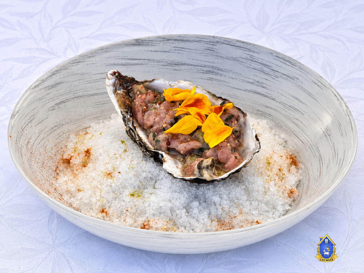 Huître cuisinée aux fleurs au Mondial de l’Huître à Mèze