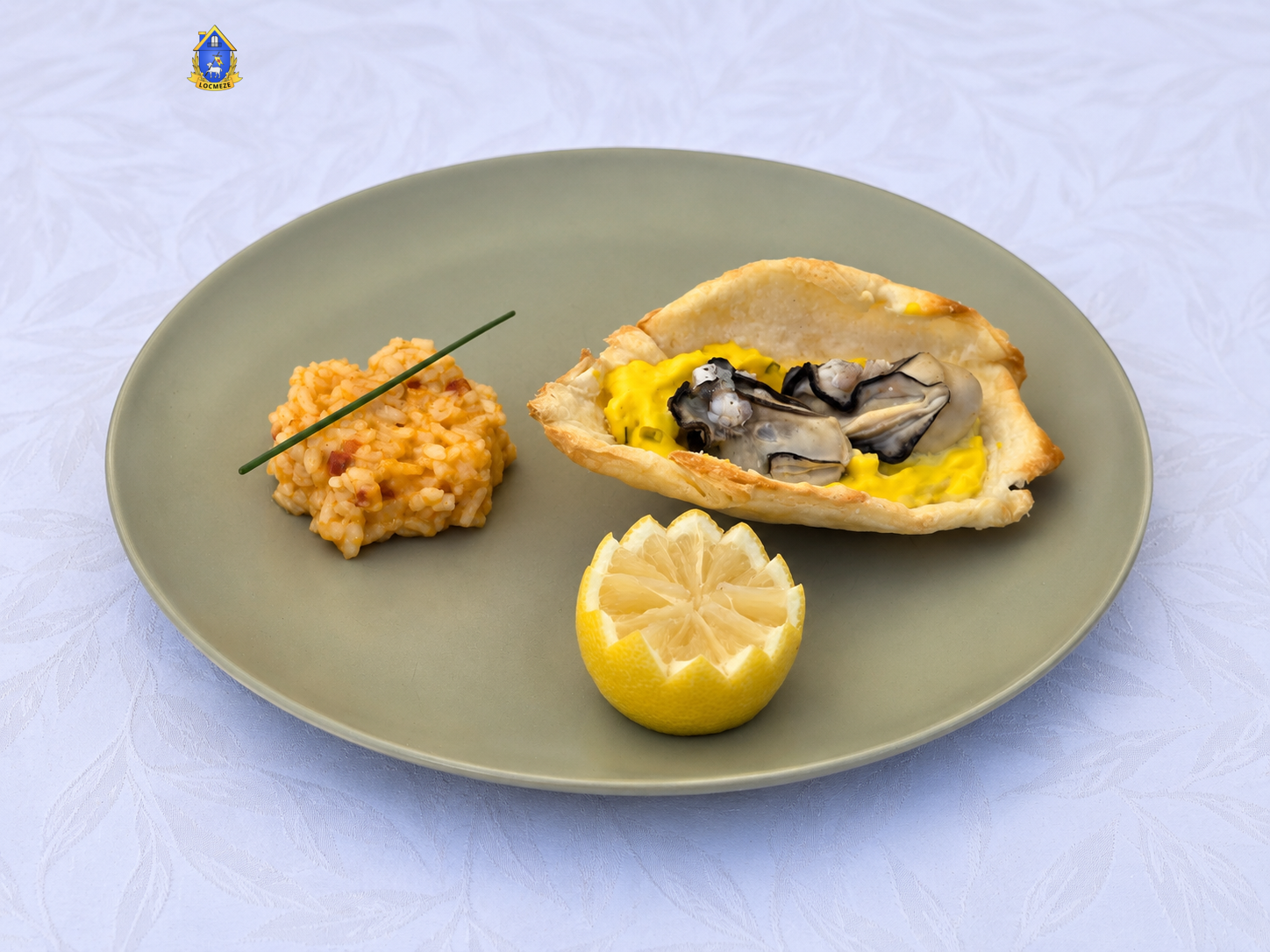 Huîtres cuisinées accompagnées de risotto et de citron au Mondial de l’Huître à Mèze