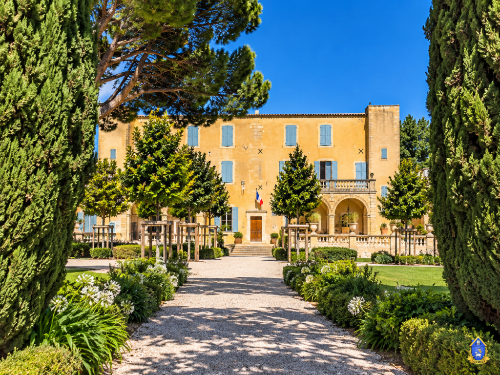 Façade du Château de Girard à Mèze vue depuis les jardins
