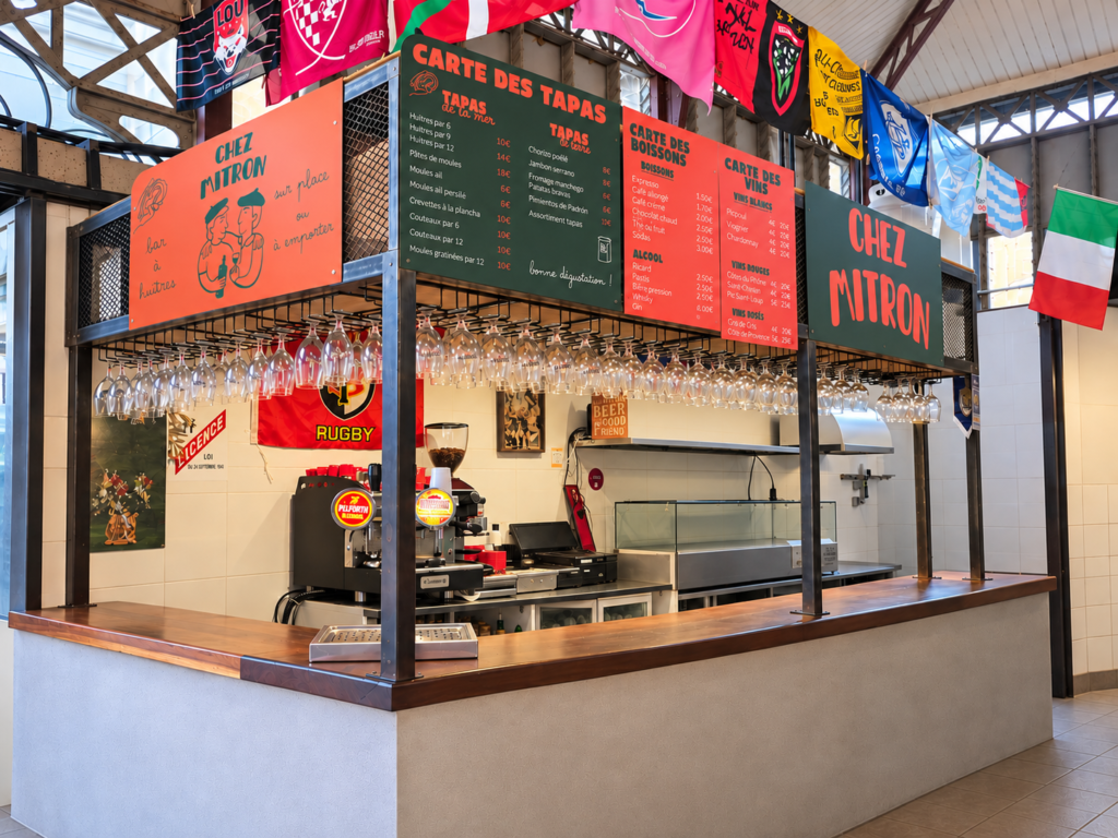 Chez Mitron, bar à huîtres dans les Halles de Mèze