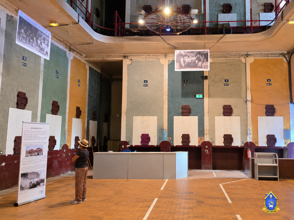 Intérieur de l’ancienne cave coopérative de Mèze lors des Journées du Patrimoine