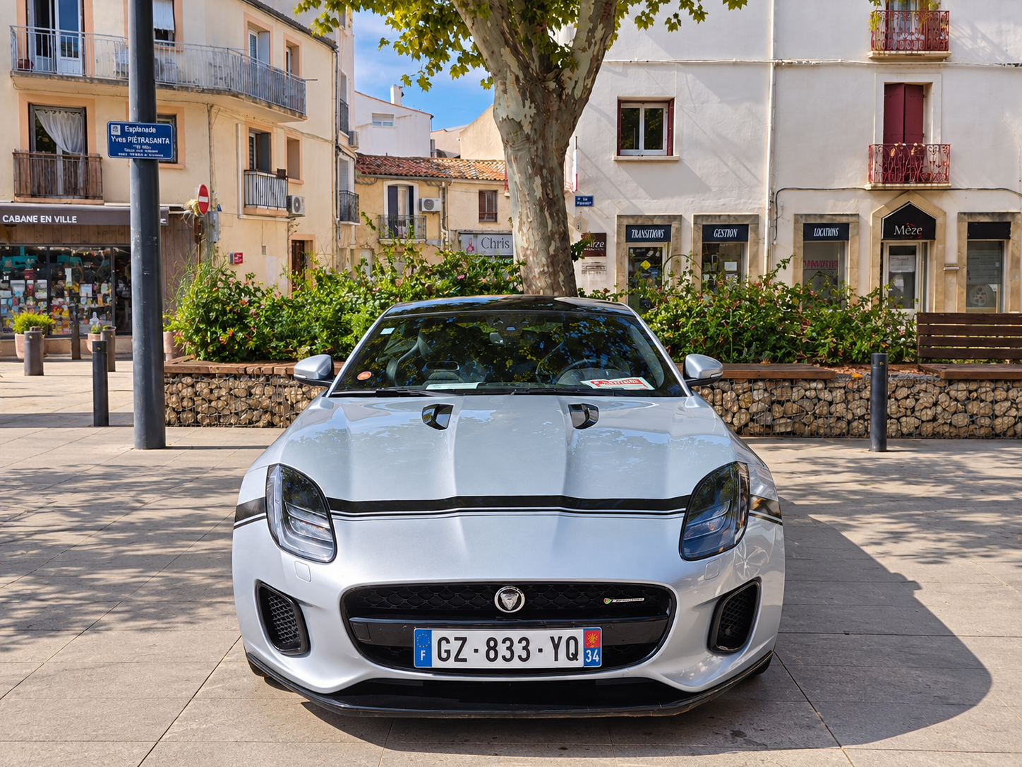 Jaguar F-Type exposée lors des Journées du patrimoine à Mèze