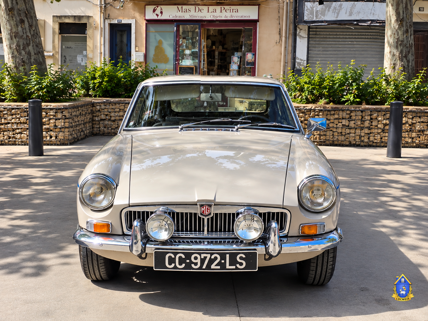 MG B GT exposée lors des Journées du patrimoine à Mèze