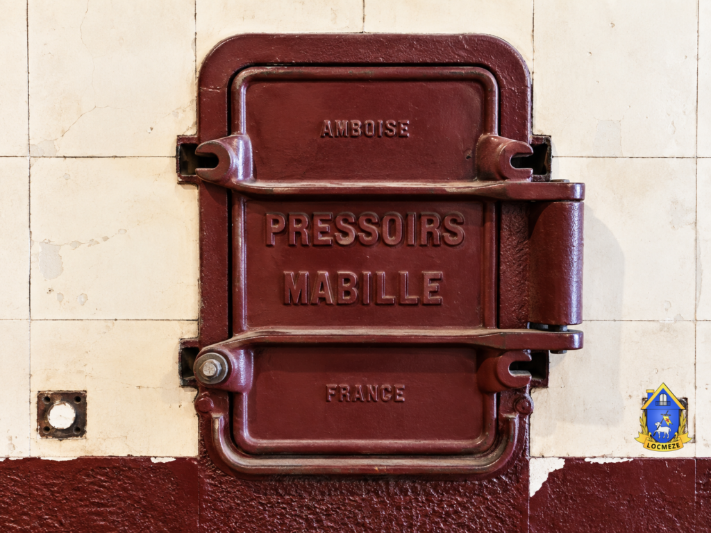 Trappe de pressoir Mabille dans l’ancienne cave coopérative de Mèze