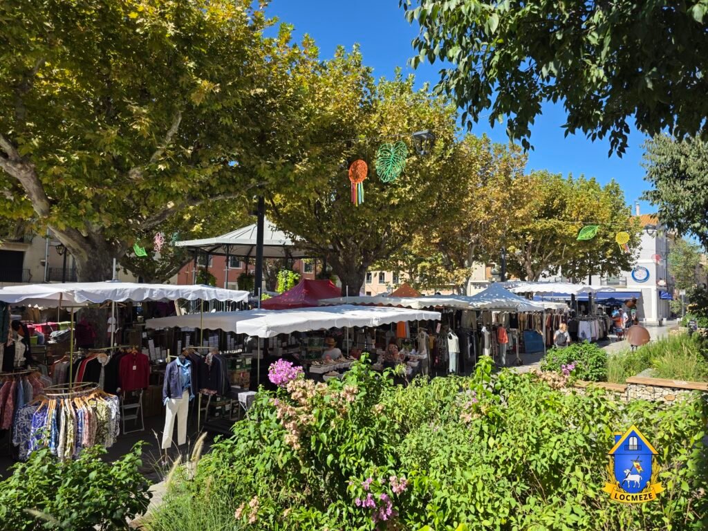 Marché de Mèze sur l’esplanade du centre-ville