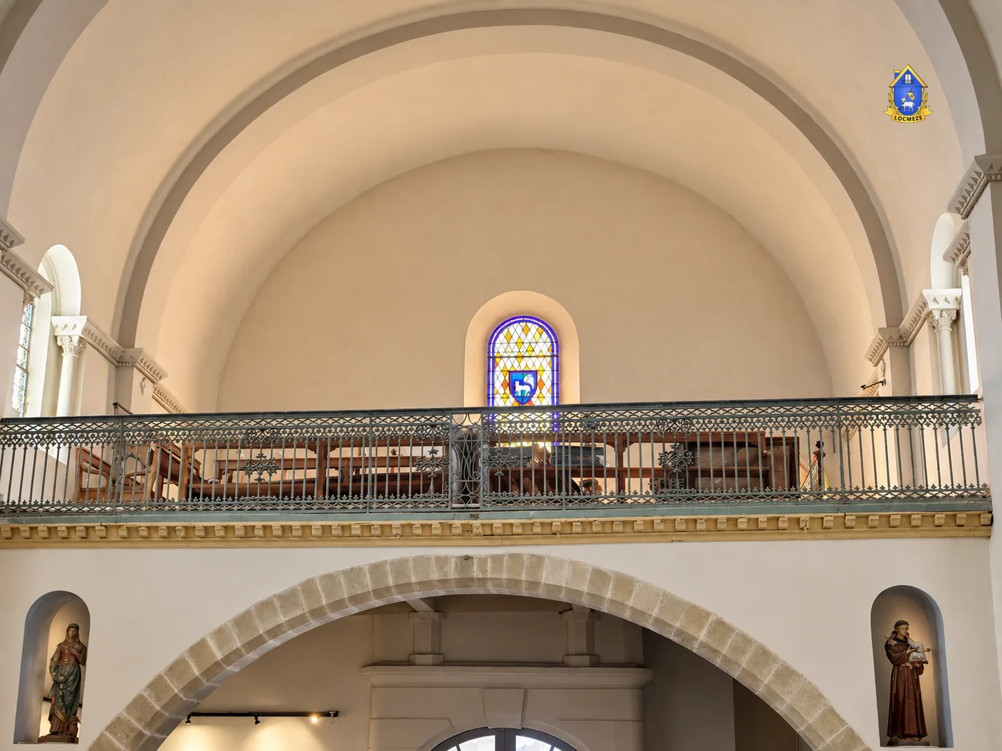 Tribune intérieure de la chapelle des Pénitents de Mèze